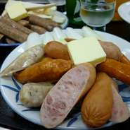 チョリソー・バジル・ソフト・あらびき・ねぎ。４種類のウインナーが入ったお得な盛り合わせ