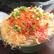 めっちゃ辛～い自家製マーボーがかかった【元祖・月島で1番辛いもんじゃ焼き】です！！おすすめトッピング→そば170円(辛さをマイルドにしてくれます)/追い辛豆板醤50円(辛好きチャレンジャーはこちらがおすすめ)