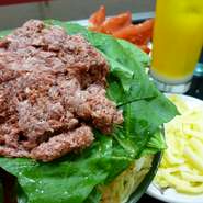 コンビーフに甘いほうれん草とチーズのみんな大好きな組み合わせ。家族連れの方にもおすすめの一品です。