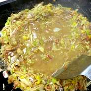 生イカ・牛肉・生えび・貝柱・かに・コーン・そば (Beef,Scallop,Crab,Corn,Squid,Shrimp,Soba Noodles)　おすすめトッピング→チーズ270円