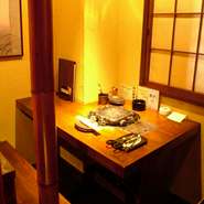 2Fの2名様用席。落ち着いて楽しめるはカップルに人気です。