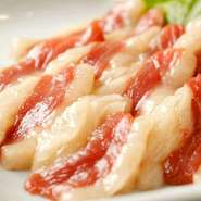 赤身と脂身がきれいに分かれた、霜降りとは違った食感です。
