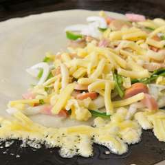 「麦焼」鉄板の上でチーズのいい匂いが広がります。