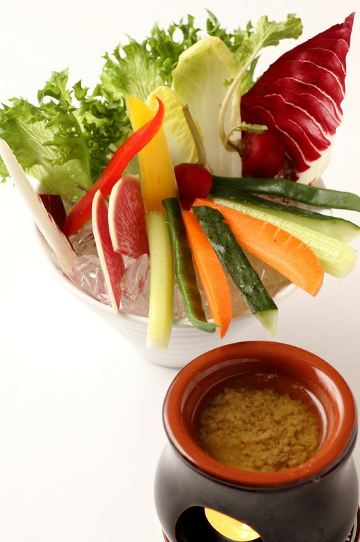 野菜のおいしさが楽しめる『自家菜園の野菜のバーニャカウダ』　