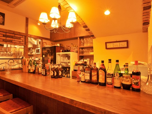 カウンター席は、ひとりでもゆっくりと