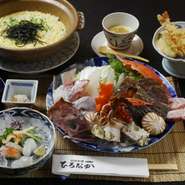 和食を中心に様々にお料理をお出しします。飲み放題もございますので、ご予算・人数などお気軽にご相談ください。