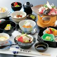 ・先附
・前菜
・吸物
・造り
・蒸し物
・焼物
・油物
・食事
・止椀
・香の物
・水菓子

※写真はイメージです。