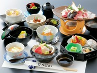 先付　前菜　吸い物　お造り　蒸し物　揚げ物
食事止め碗　香の物　水菓子

平日　2750円
土日祝日　3300円

※写真はイメージです。