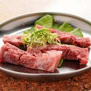 希少な部位をリーズナブルに堪能できるのが嬉しい。バラの王様の味は格別で、お酒も進みます。