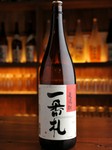 香りと味わいの絶妙なバランス。フルーティーな香りとすっきりとした味わいの麦100%本格焼酎です。