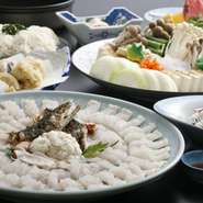 付出し、酢物、ハモ湯引き、ハモすき、ハモ天ぷら、御飯、吸物、フルーツ、香物