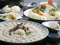 付出し、酢物、ハモ湯引き、ハモすき、ハモ天ぷら、御飯、吸物、フルーツ、香物