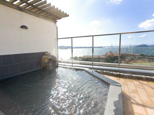 鳴門海峡や大鳴門橋一望の露天風呂