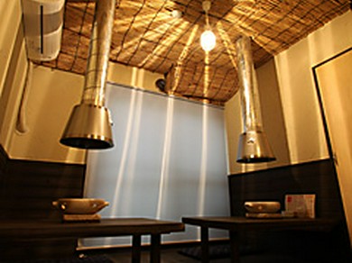 和風のテイストをあしらった家庭的なお店で本格焼肉をどうぞ！