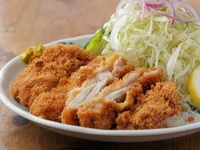 ビックなビックなカツ。開店当時からの人気メニュー。