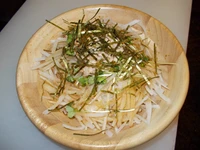 ツナのせ和風サラダ。