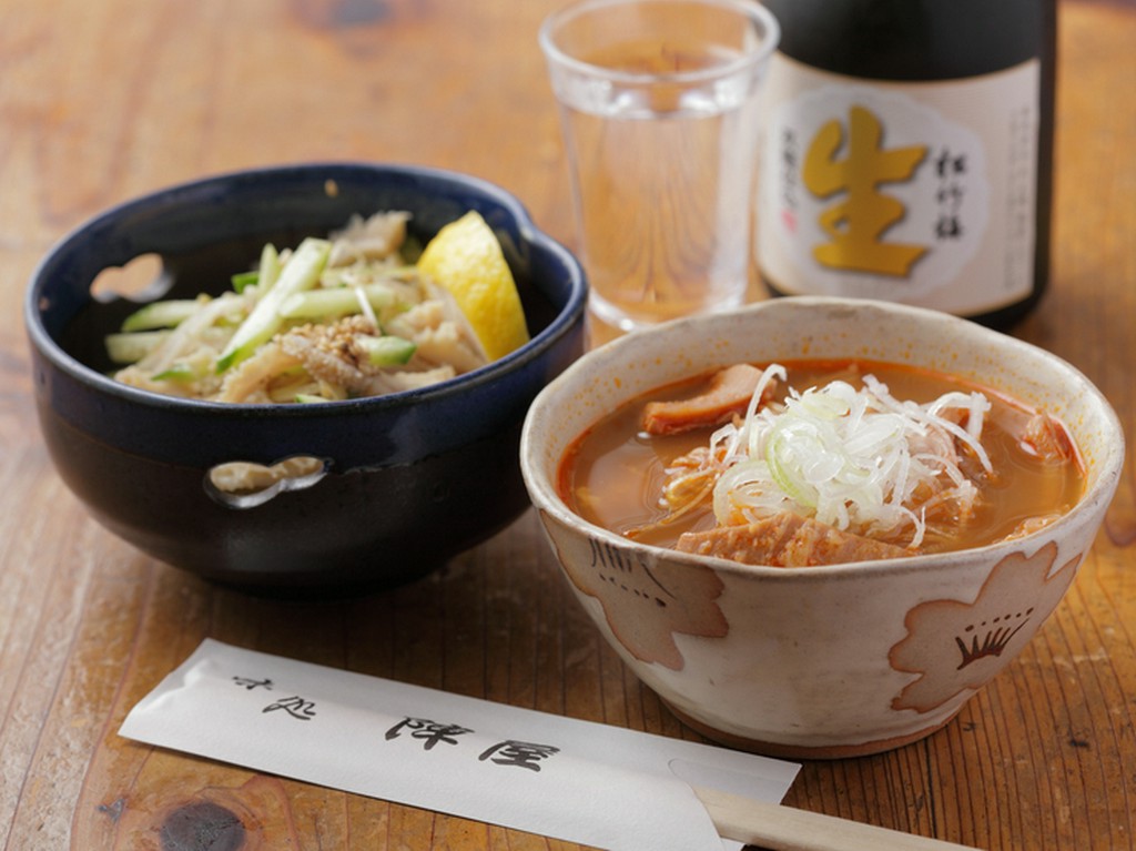 おつまみの基本メニュー“煮込み・モツの葱和え”