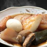 長年愛され続けている変わらない味,
継ぎ足して深みの増したダシは当店の目玉メニュー。
