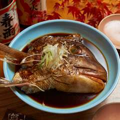 天然鯛のあら煮。甘辛い感じで大人気メニューの一つです。