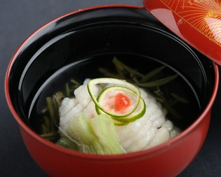 利尻昆布と本削り節の香りが広がる『四季折々のお吸物』
