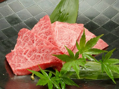 個室やカウンターで焼肉。デートにもおすすめです