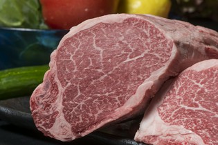 精肉店直営のこだわりの「牛肉」は、鮮度と品質に自信あり