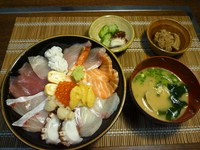 10種類のネタが入った贅沢丼です。