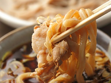 こだわり抜いた麺とダシ　リピーター続出のその秘伝の味とは…