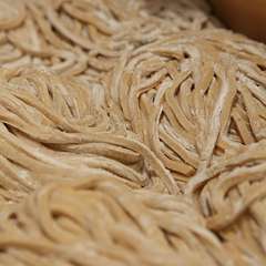 麺は小平本店併設の製麺所から毎日直送されます！