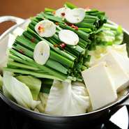 良質の国産牛の小腸だけを使用。醤油ベースの飽きのこないあっさりとした秘伝のスープをご賞味下さい。