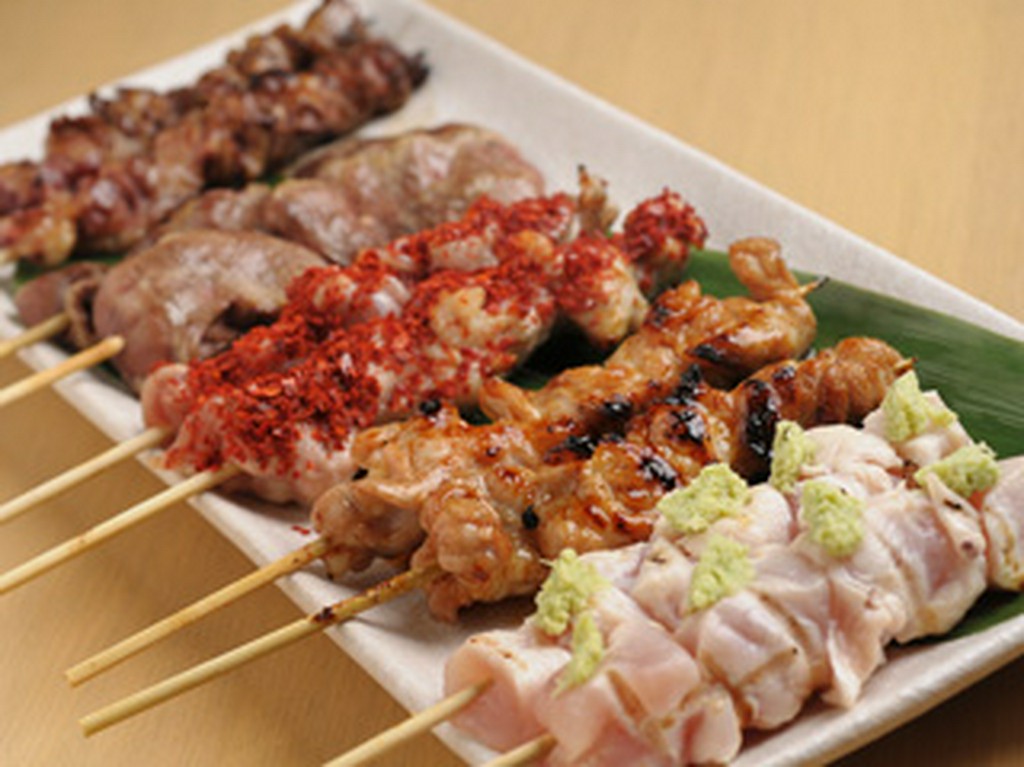 朝挽き三河地鶏など厳選された素材を串焼でも味わえます。