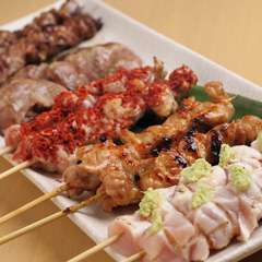 朝挽き三河地鶏など厳選された素材を串焼でも味わえます。