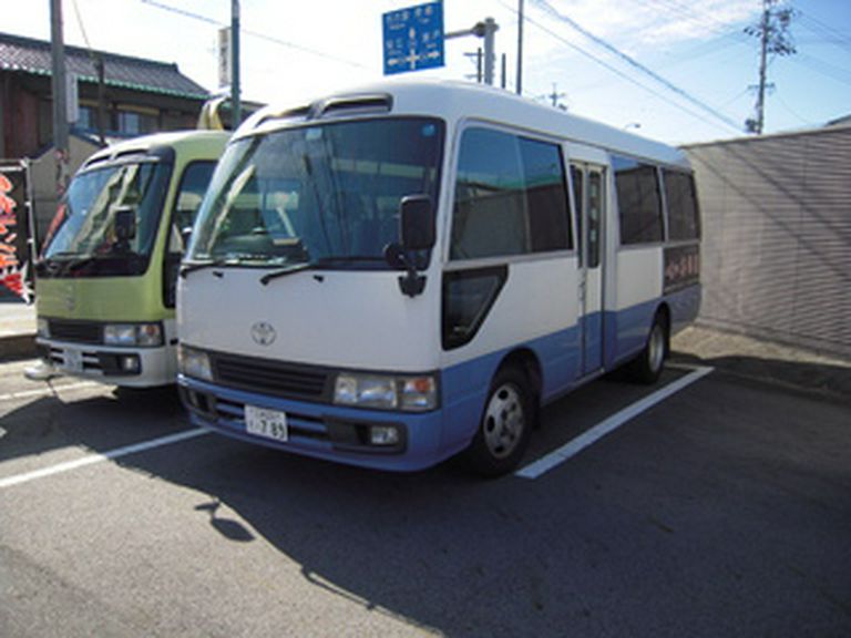 50名までバスにて無料送迎します