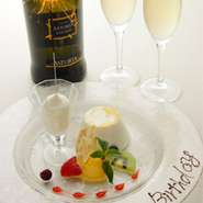 選べるサラダ、選べるピッツァ、お野菜のポタージュと季節毎に変わる旬のパスタ、お任せドルチェなどボリューム満点！更に女子会コースはドリンク3杯もついております！お誕生日や記念日のお祝いにもオススメです！