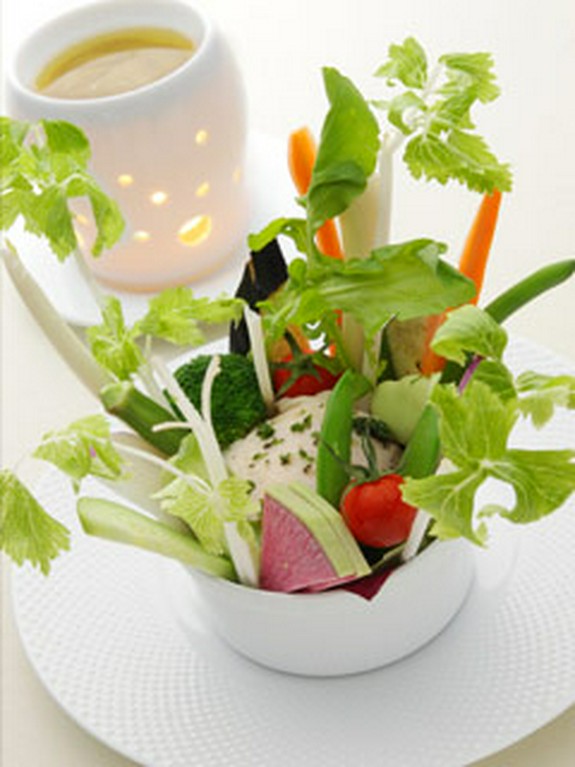 バーニャカウダ（イタリア風スティック野菜、アンチョビソース）