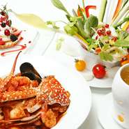 ランチ、ディナータイムともにお好みの料理を組み合わせられるプリフィックススタイルが人気です。ランチセット1480円～、ディナーセット2名様4480円でご提供。（写真はイメージです）