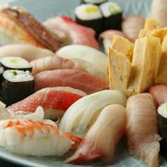 店の自慢は、旬の鮮魚。加えて、絶品の酒の肴を用意しています