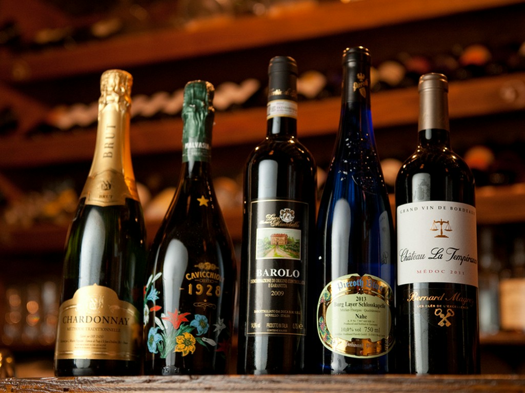 世界各国で飲まれている、様々なワインに出会えます