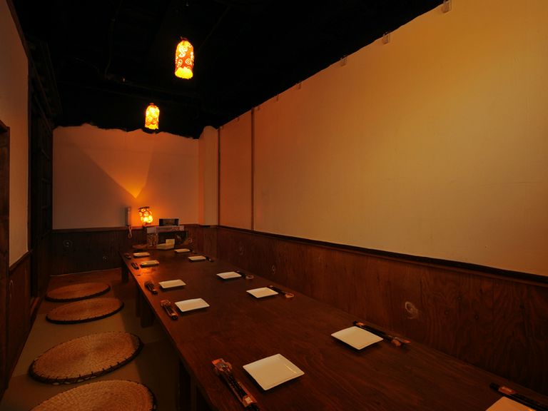 最大13名様までOKな個室は、各種宴会にどうぞ!