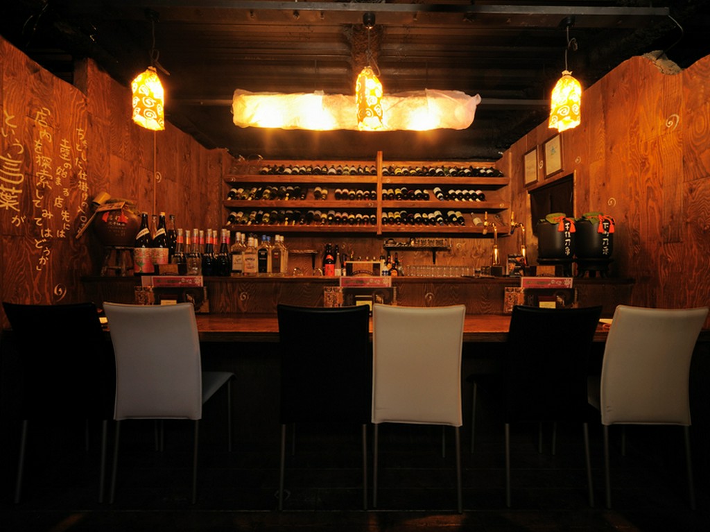 個室だけではありません。ゆったりとしたカウンター席も