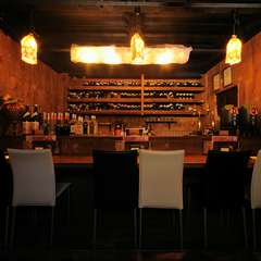 個室だけではありません。ゆったりとしたカウンター席も