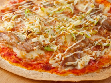 フワッカリッのピッツァと冷えたビールがたまらない！