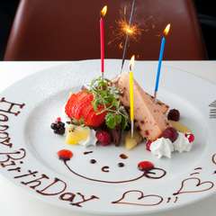 皆で喜び合うために、スタッフも一緒にお祝いを！