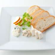 ゴルゴンゾーラ、カマンベール、パルミジャーノレッジャーノ、ミモレット、スモークチェダー

※画像のチーズは一例です。