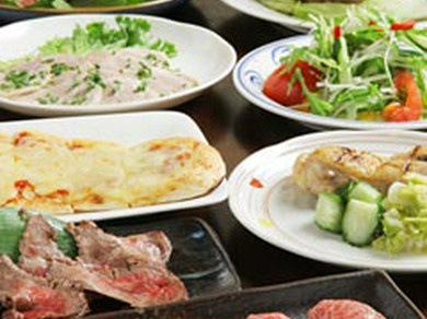 お肉料理いろいろあります。