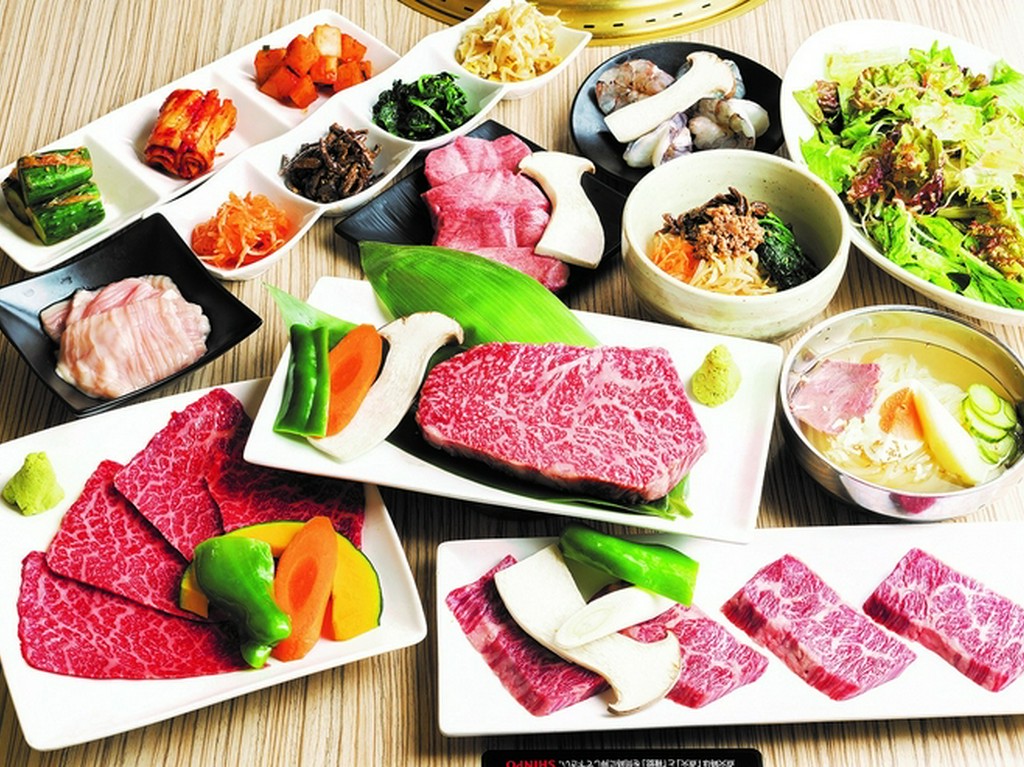 忘年会・新年会は焼肉で！　飲み放題付きの宴会コースあり