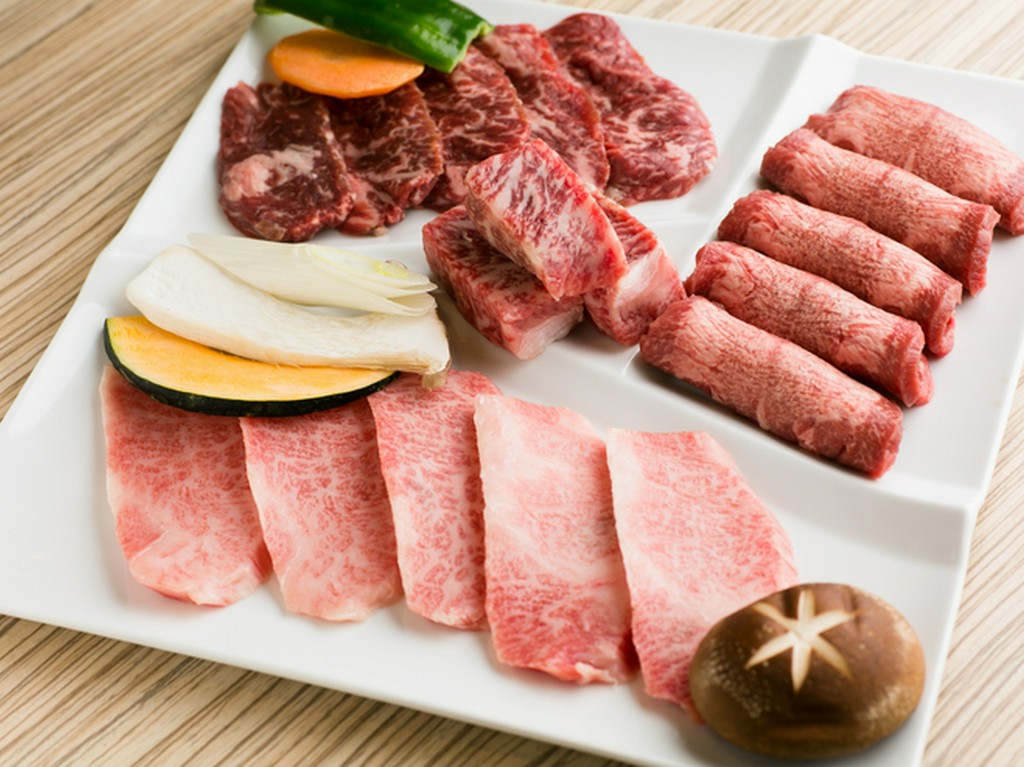 こだわりの肉は仙台牛など宮城県産。秘伝のタレとキムチも好評