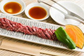 職人技の隠し包丁が美味しさを際立たせる『ダイヤモンドハラミ』