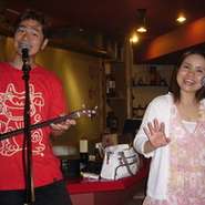 週末は民謡ライブを開催中！(ライブ日程は変更もございますので詳しくはお問い合わせ下さい。)
沖縄の雰囲気を存分に味わえます。