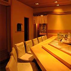 銀座7丁目【寿し幸】　広々カウンターと、掘りごたつの個室あり